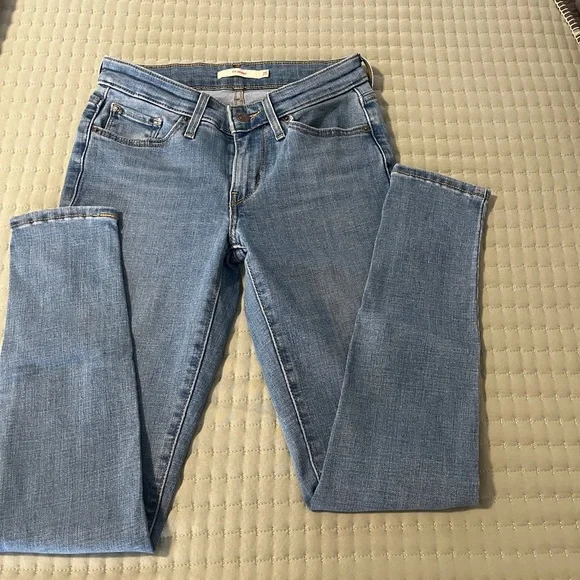 Levi's Light Blue Women's Skinny Jeans - Picture 9 of 11
